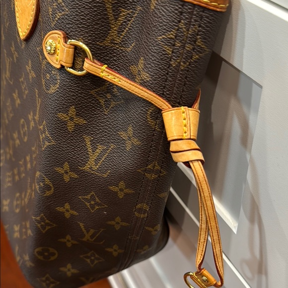 Louis Vuitton Brown Monogram Neverfull MM Tote - Picture 7 of 14